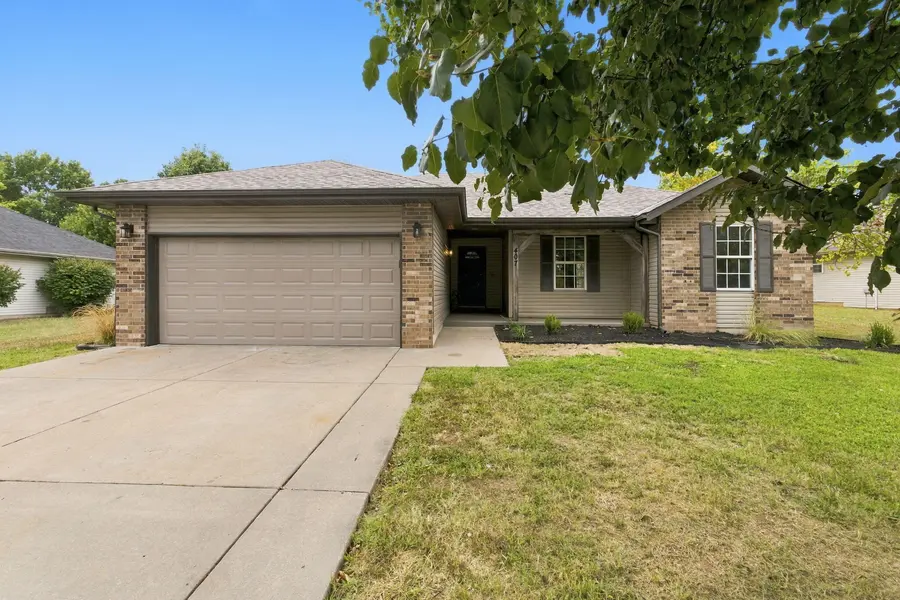 407 Wampler DR, Clever, MO 65631