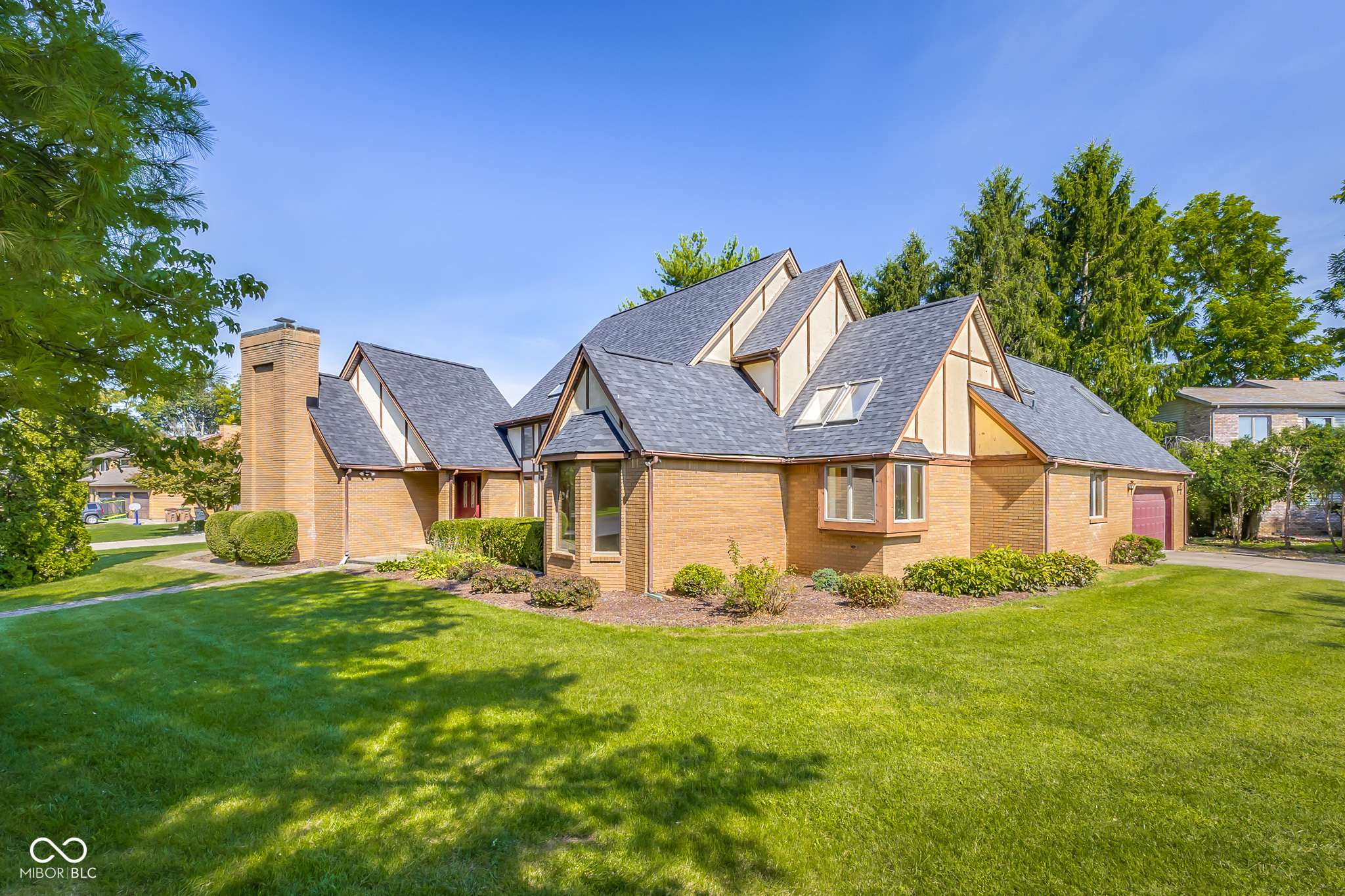 1058 Junco DR, Columbus, IN 47203
