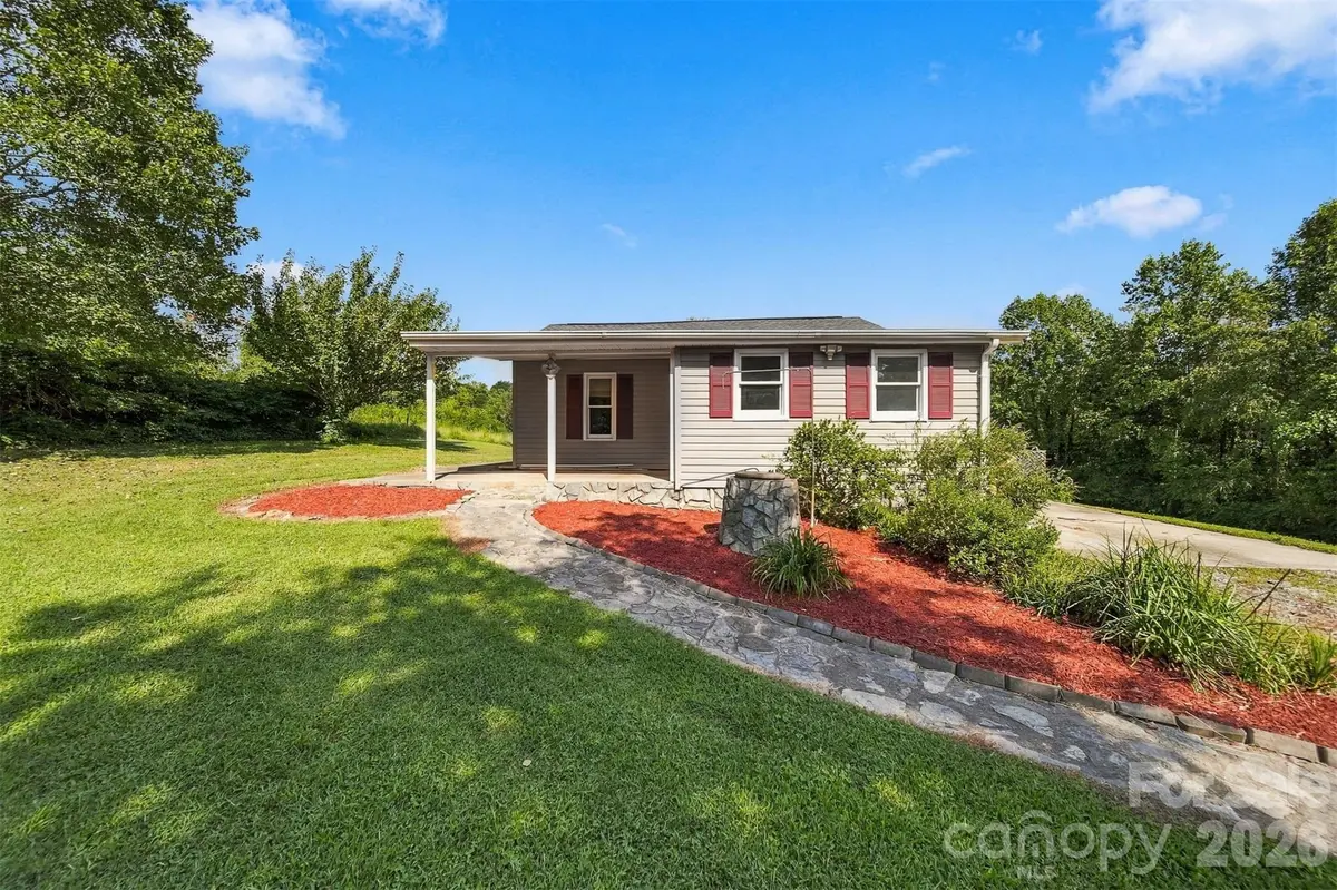 3860 Pickle Williams LN, Granite Falls, NC 28630