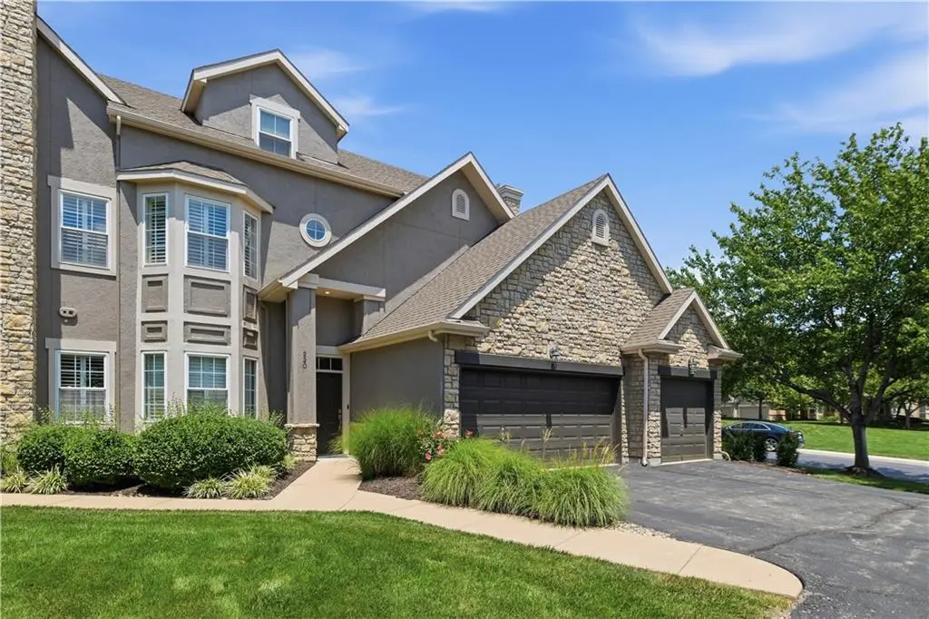 15910 Granada ST #220, Overland Park, KS 66085
