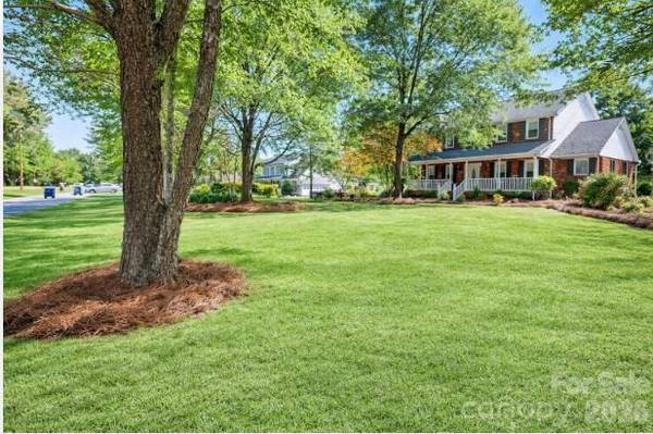 8225 Kensington LN, Harrisburg, NC 28075