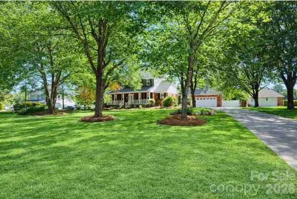 8225 Kensington LN, Harrisburg, NC 28075