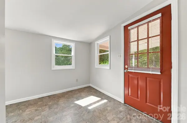 3860 Pickle Williams LN, Granite Falls, NC 28630