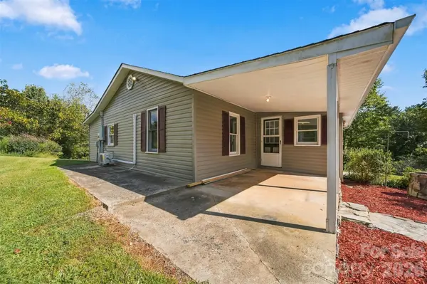 3860 Pickle Williams LN, Granite Falls, NC 28630