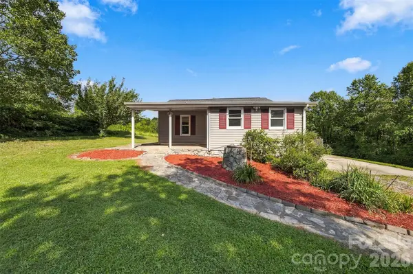3860 Pickle Williams LN, Granite Falls, NC 28630