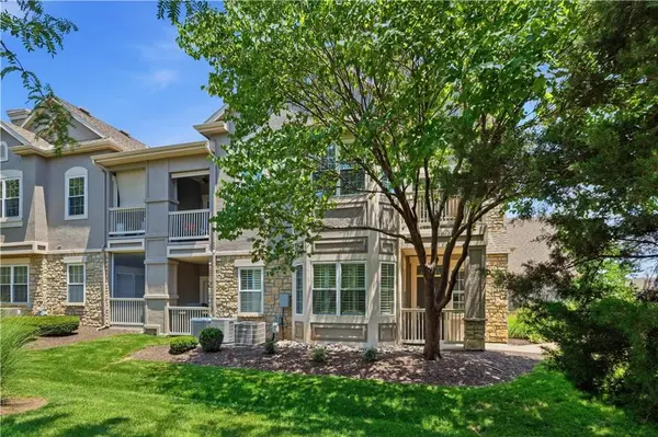 15910 Granada ST #220, Overland Park, KS 66085