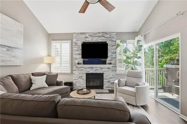 15910 Granada ST #220, Overland Park, KS 66085