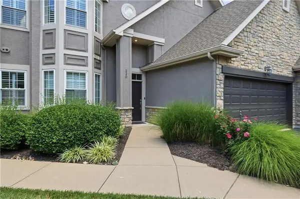 15910 Granada ST #220, Overland Park, KS 66085