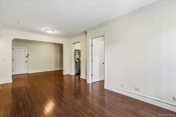73-12 35th AVE #D32, Jackson Heights, NY 11372