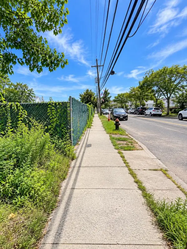 2 Broadway, Howard Beach, NY 11414