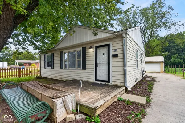 321 E 39th ST, Anderson, IN 46013