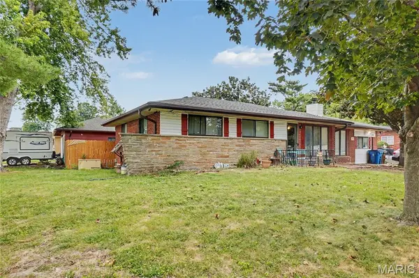 101 Sunset Drive, Hazelwood, MO 63042