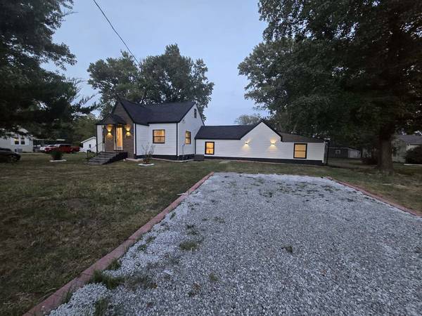 14322 MEMORY LN, Mt Vernon, IL 62864