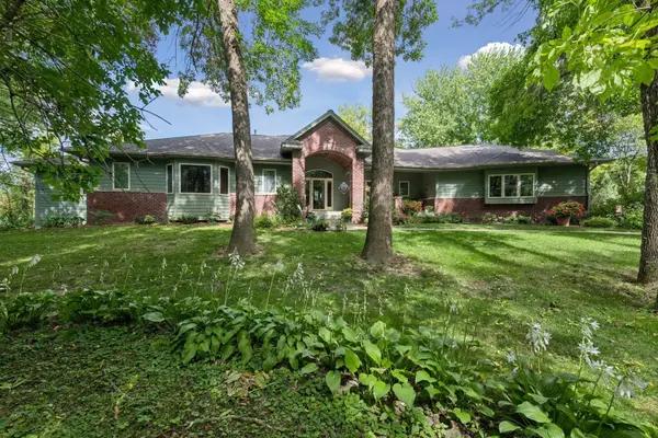 6600 Woodedge RD, Minnetrista, MN 55364