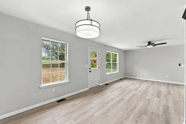 407 Wampler DR, Clever, MO 65631