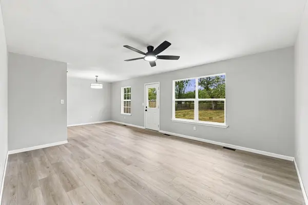 407 Wampler DR, Clever, MO 65631