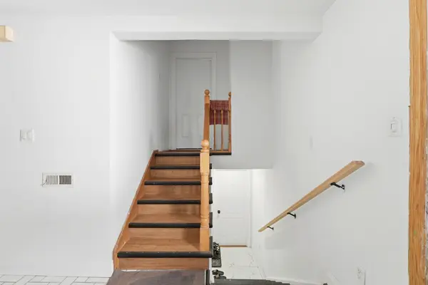 58 Tupper CRES #UPPER LEVEL, Kitchener, ON N2B 2X9