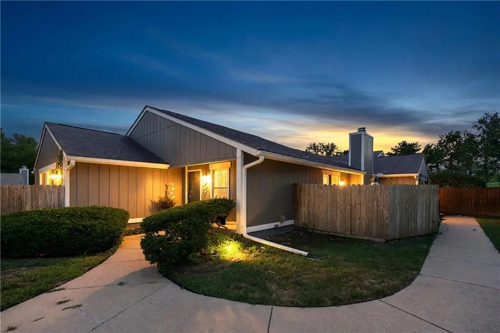 4727 N Cliff Hill CIR, Kansas City, MO 64151