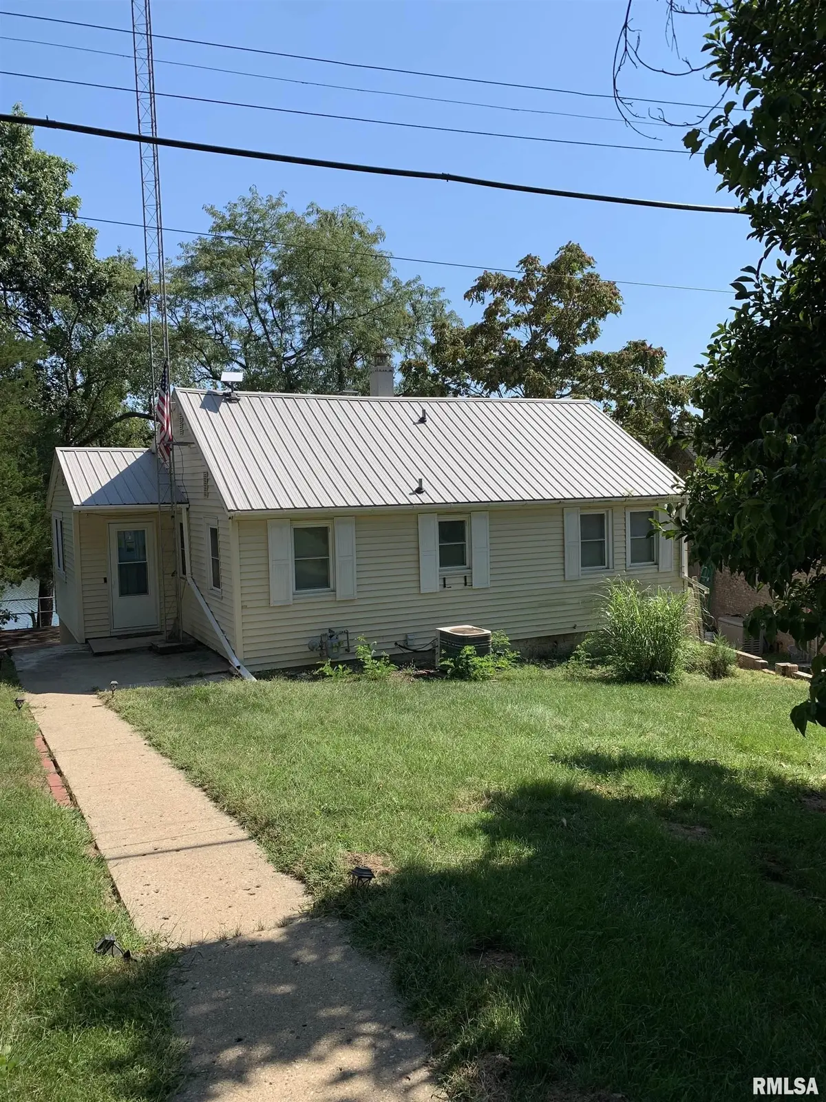 1009 Sunny Knoll DR, Galesburg, IL 61401