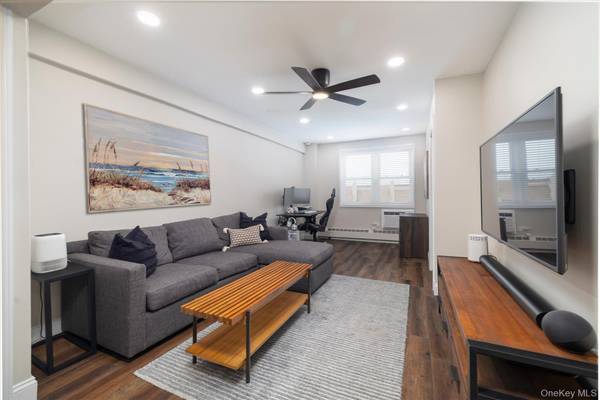 370 W Broadway #3M, Long Beach, NY 11561