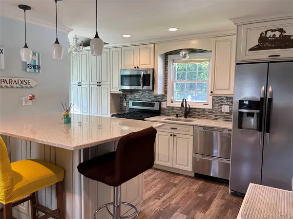 197 S 7th ST, Lindenhurst, NY 11757