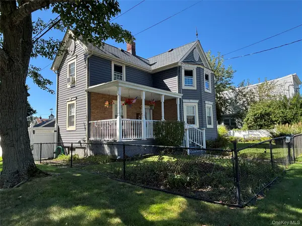 197 S 7th ST, Lindenhurst, NY 11757