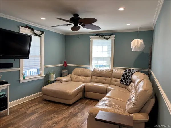 197 S 7th ST, Lindenhurst, NY 11757