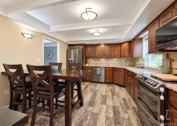 29 Ivy League LN, Stony Brook, NY 11790