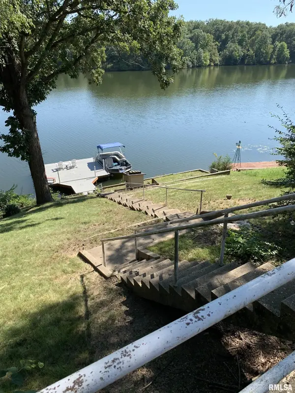1009 Sunny Knoll DR, Galesburg, IL 61401