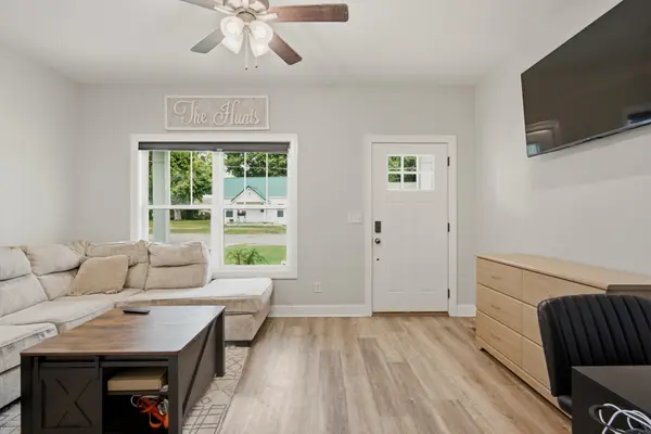 201 16th Ave #E, Springfield, TN 37172