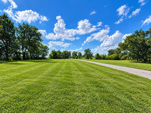 418 Creekmore Rd, Cottontown, TN 37048