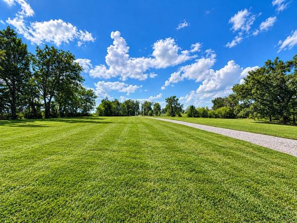 418 Creekmore Rd, Cottontown, TN 37048
