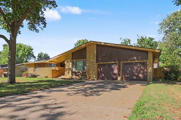 367 N FAIRWAY AVE, Wichita, KS 67212