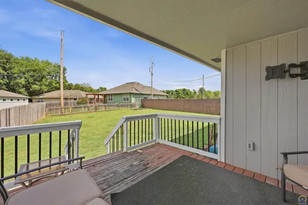 3834 NW Cherry Creek DR, Topeka, KS 66618