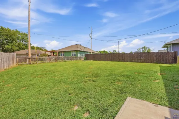 3834 NW Cherry Creek DR, Topeka, KS 66618