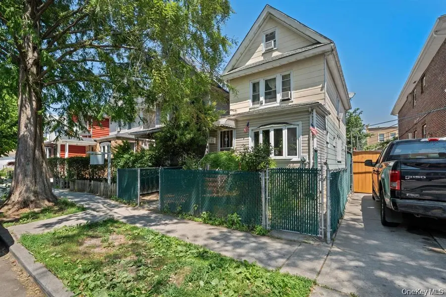 9121 110th ST, Richmond Hill, NY 11418