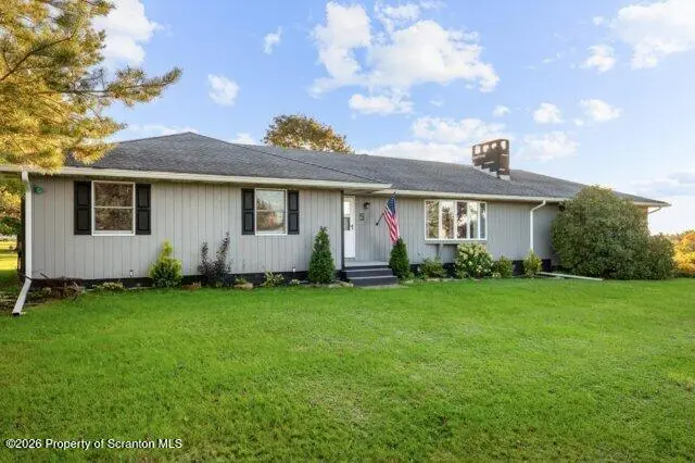 5 Country Club RD, Scott Twp, PA 18433