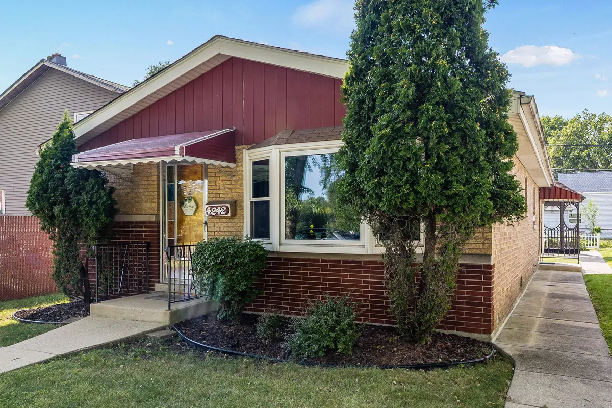 4242 Fishermans TER, Lyons, IL 60534