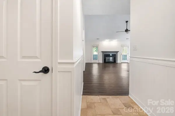98 Stonehollow RD, Fletcher, NC 28732