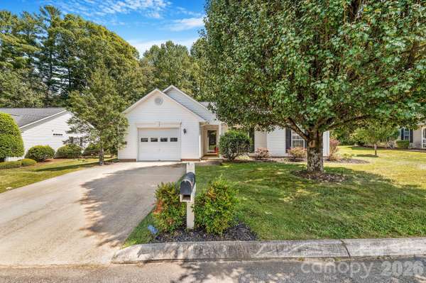 98 Stonehollow RD, Fletcher, NC 28732