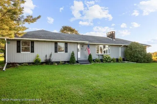 5 Country Club RD, Scott Twp, PA 18433