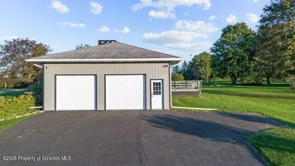 5 Country Club RD, Scott Twp, PA 18433