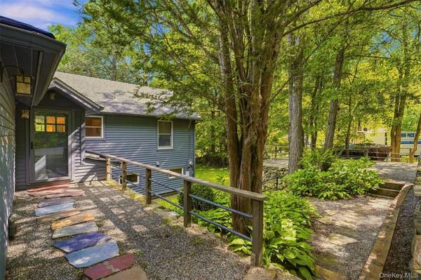 44 Cayuga RD, Putnam Valley, NY 10579