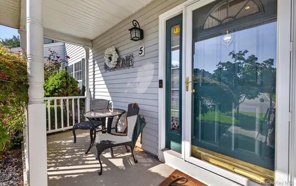 5 Monitor RD, Smithtown, NY 11787