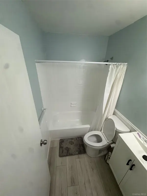 4 Grande CT #4, Coram, NY 11727