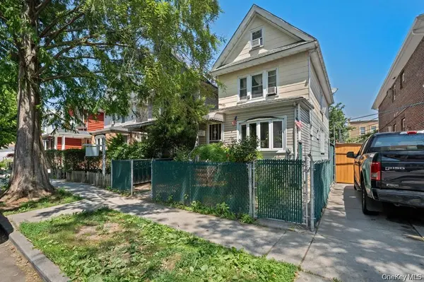 9121 110th ST, Richmond Hill, NY 11418