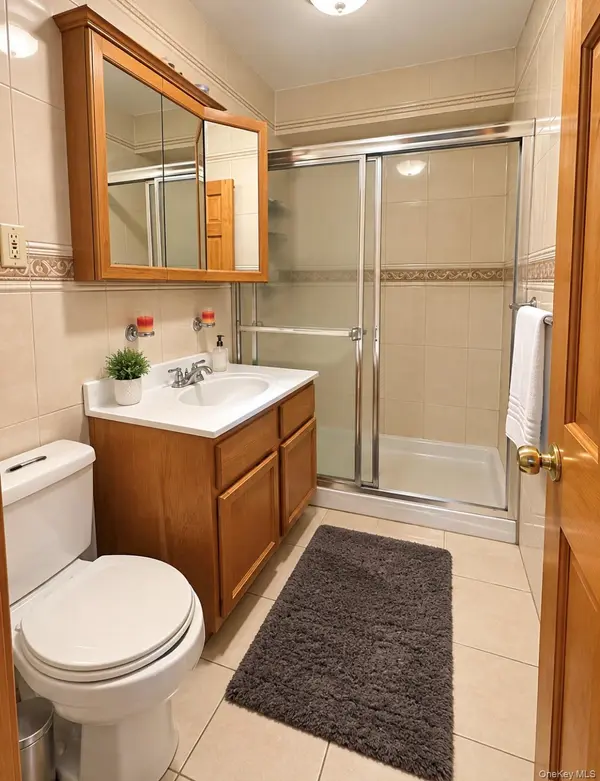 6962 Grand AVE, Maspeth, NY 11378