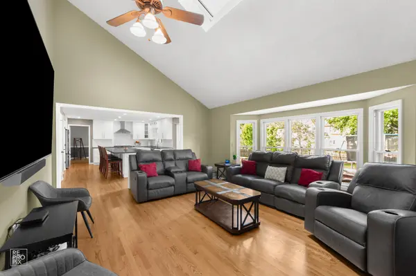 3207 Barnes LN, Naperville, IL 60564