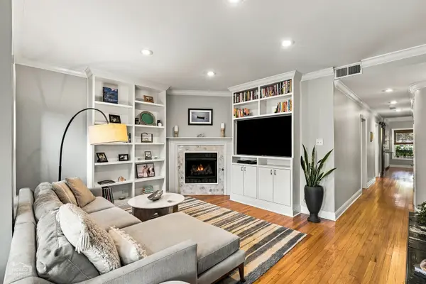 1533 W Ardmore AVE #1, Chicago, IL 60660
