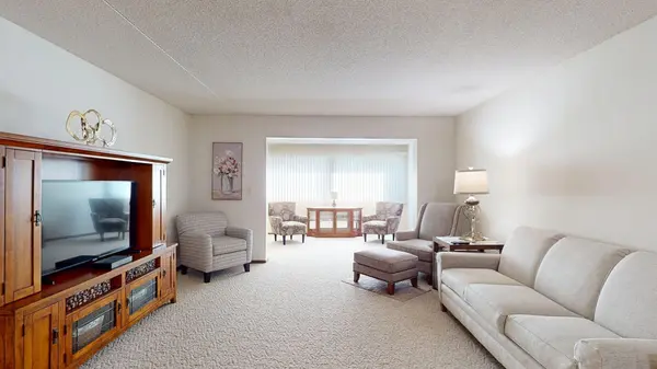 2100 Valkyrie DR NW #302, Rochester, MN 55901